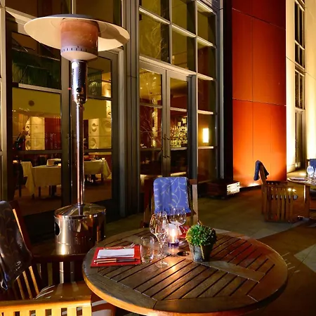 Canary Riverside Plaza Hotel-3